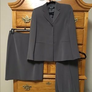 3 Piece suit skirt, pants, jacket Kasper 4P gray